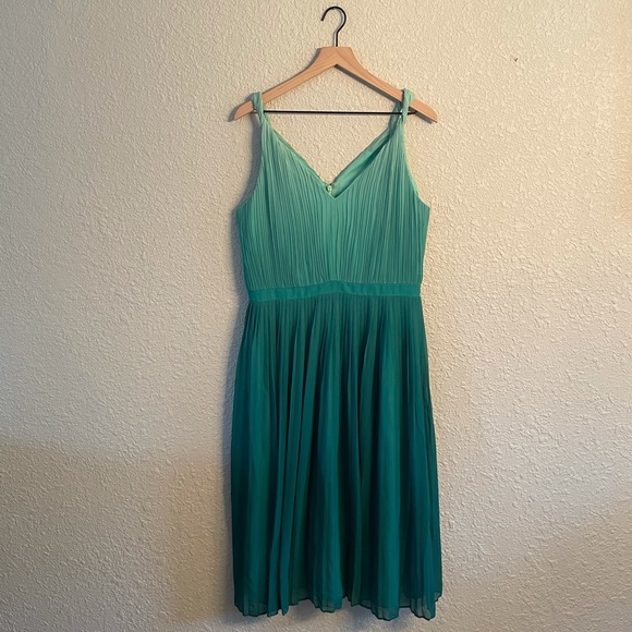 Banana Republic Dresses & Skirts - Banana Republic Pleated Green Ombré Dress Size 12